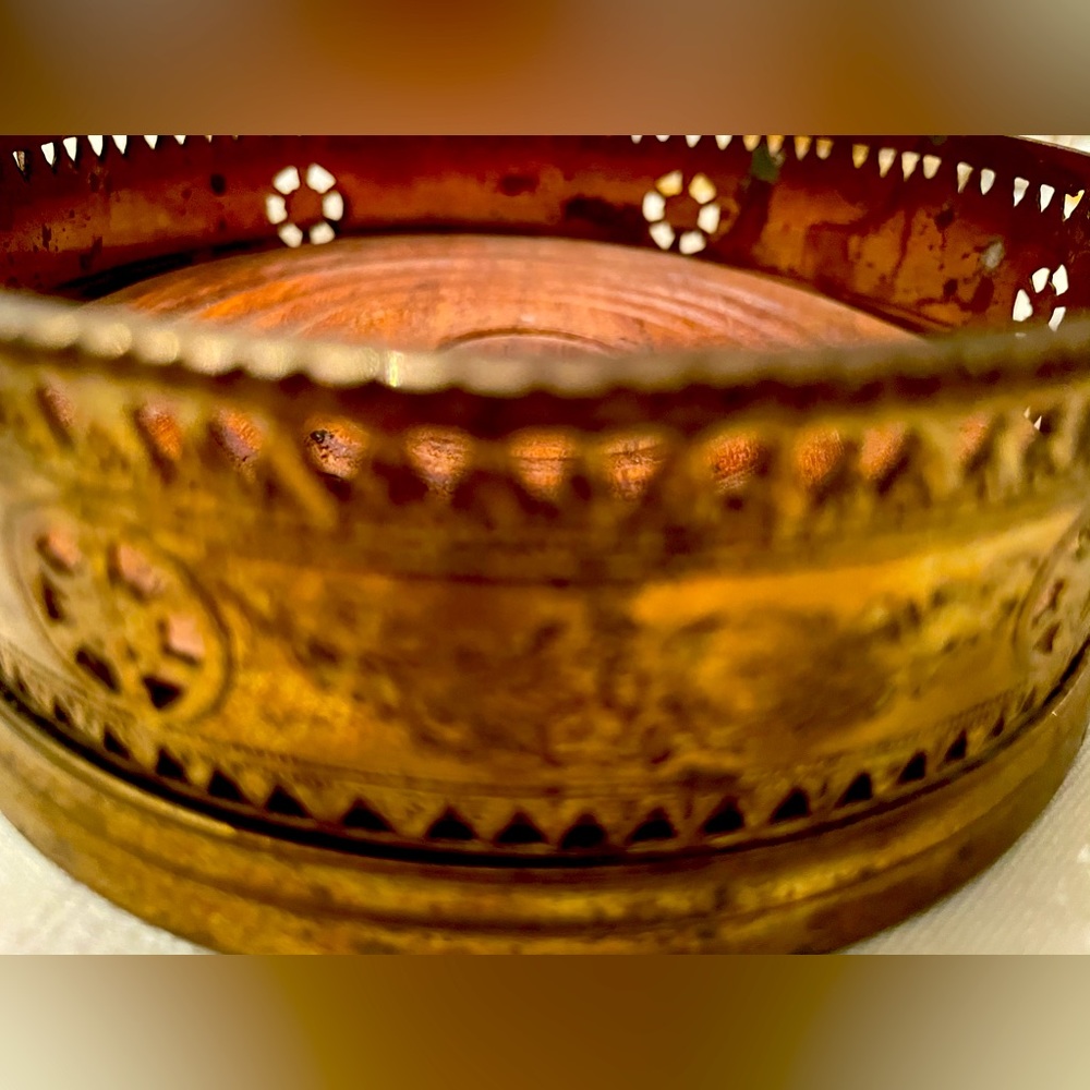 Bronze Wine bottle caddy